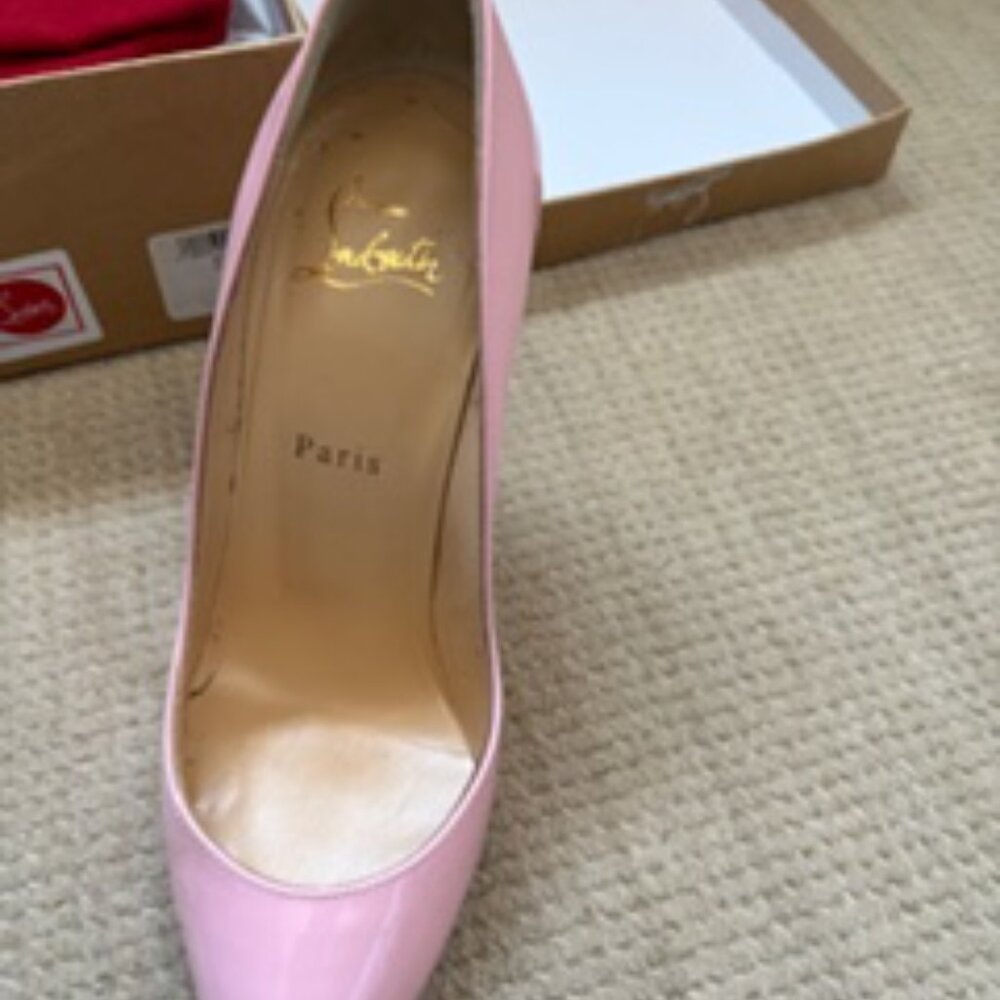 Patent pink Louboutin pumps - Picture 2 of 5